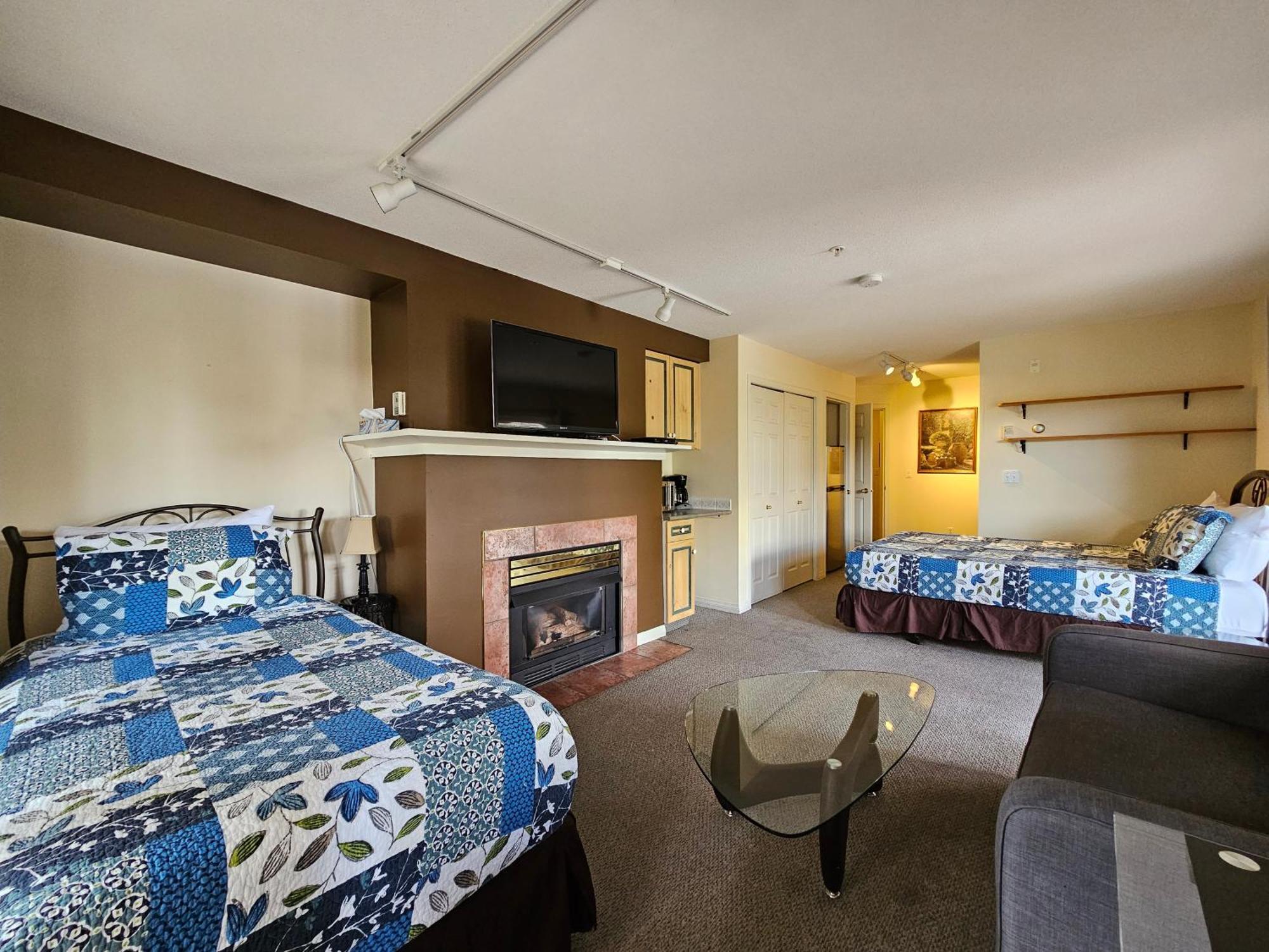 Borgata Lodge Resort Келоуна Экстерьер фото